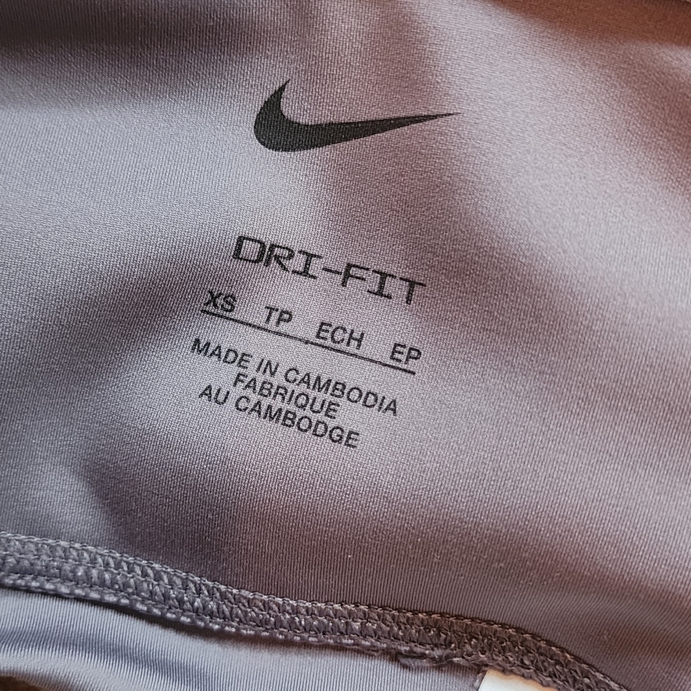 Nike Women's DRI-FIT ADV Run Division Epic Luxe, Grey, XS - Picture 7 of 7